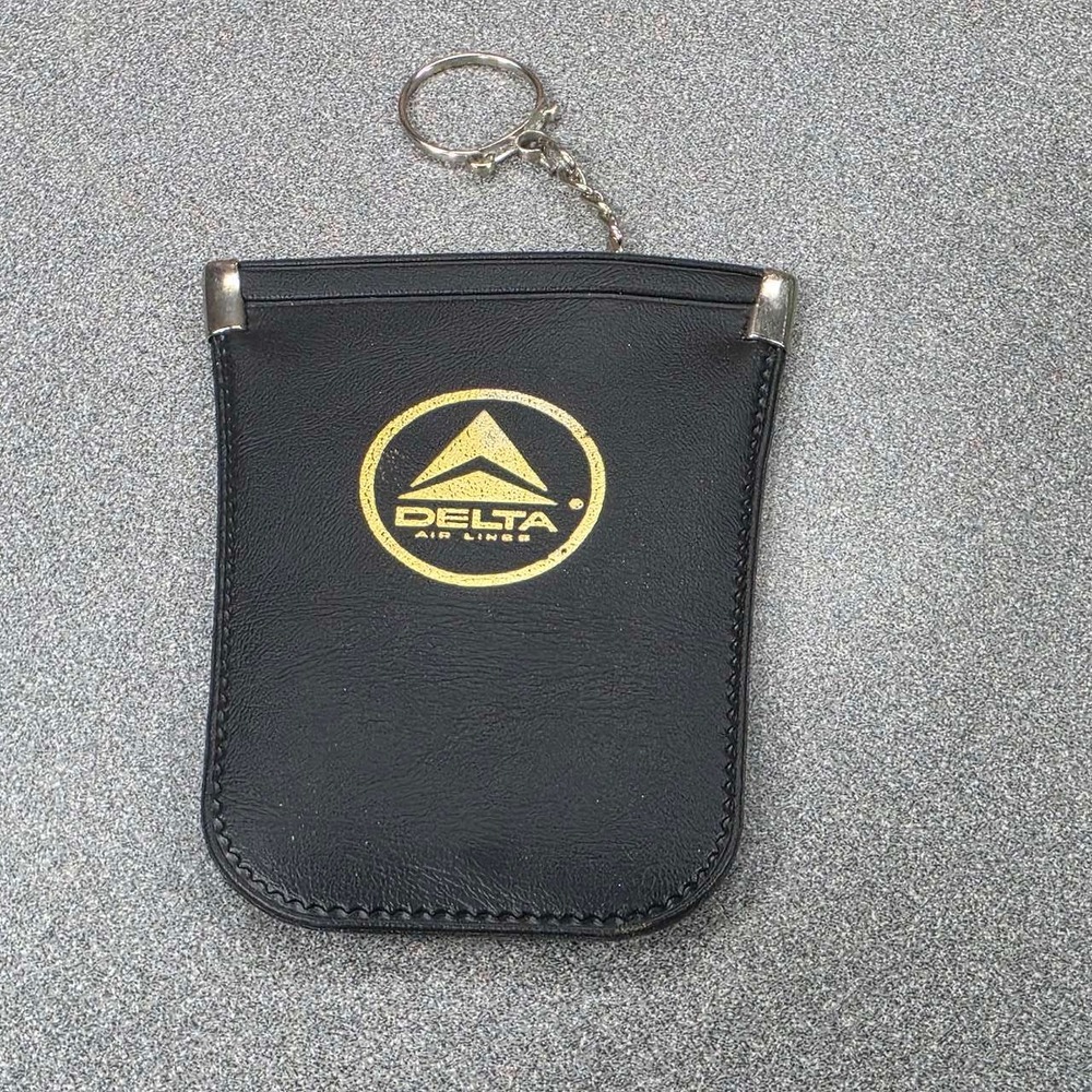 Delta Air Lines Squeeze Coin Pouch Keychain Black Excellent Vintage
